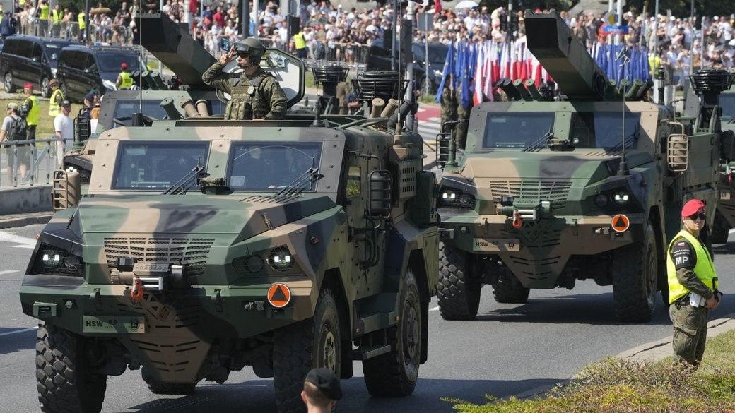 Украину не пригласили на военный парад в Польше