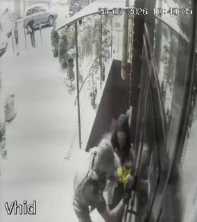 Во Львове сотрудники ТЦК сломали ручку двери, не задержав бегущего парня