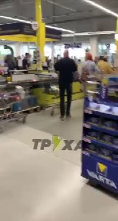 Паніка у львівських гіпермаркетах: черги в Metro на фоні ударів РФ по логістиці