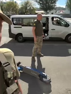 В Киеве мальчик записал нарушения полицейских и сотрудников ТЦК через смарт‑очки