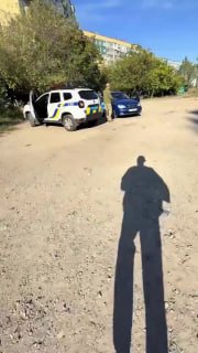 Дніпро: поліція і ТЦК намагалися витягнути чоловіка з авто