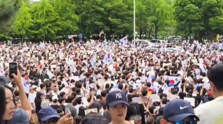 Масові протести у Південній Кореї