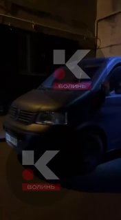 У Луцьку близько 30 цивільних розбили мікроавтобус ТЦК та двох військових