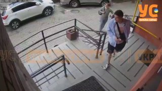 Вінниця: невідомі, які представились військовослужбовцями, силою забрали чоловіка біля будинку