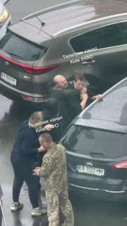 В Киеве полиция с ТЦК задержала мужчину на улице Героев Днепра