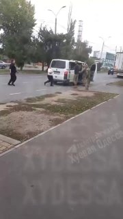 Одеса: жінка напала на працівника ТЦК