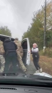 Chernivtsi: TCC representatives beat a woman and spray her with gas